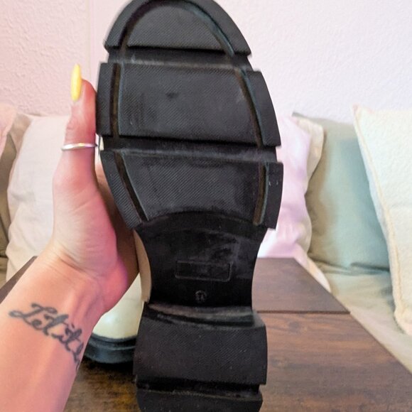 Beige boots - Picture 4 of 4